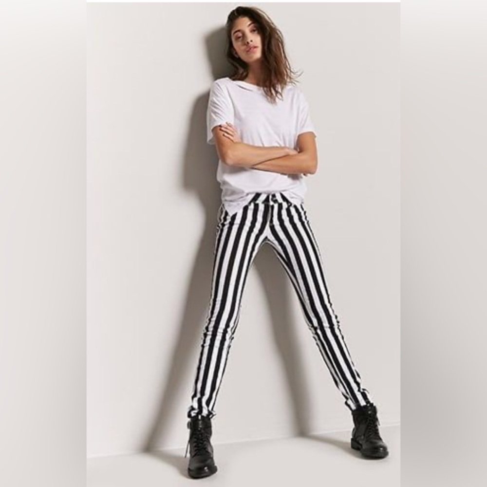 Forever 21 Striped Black And Ivory Pants Size Medium NEW